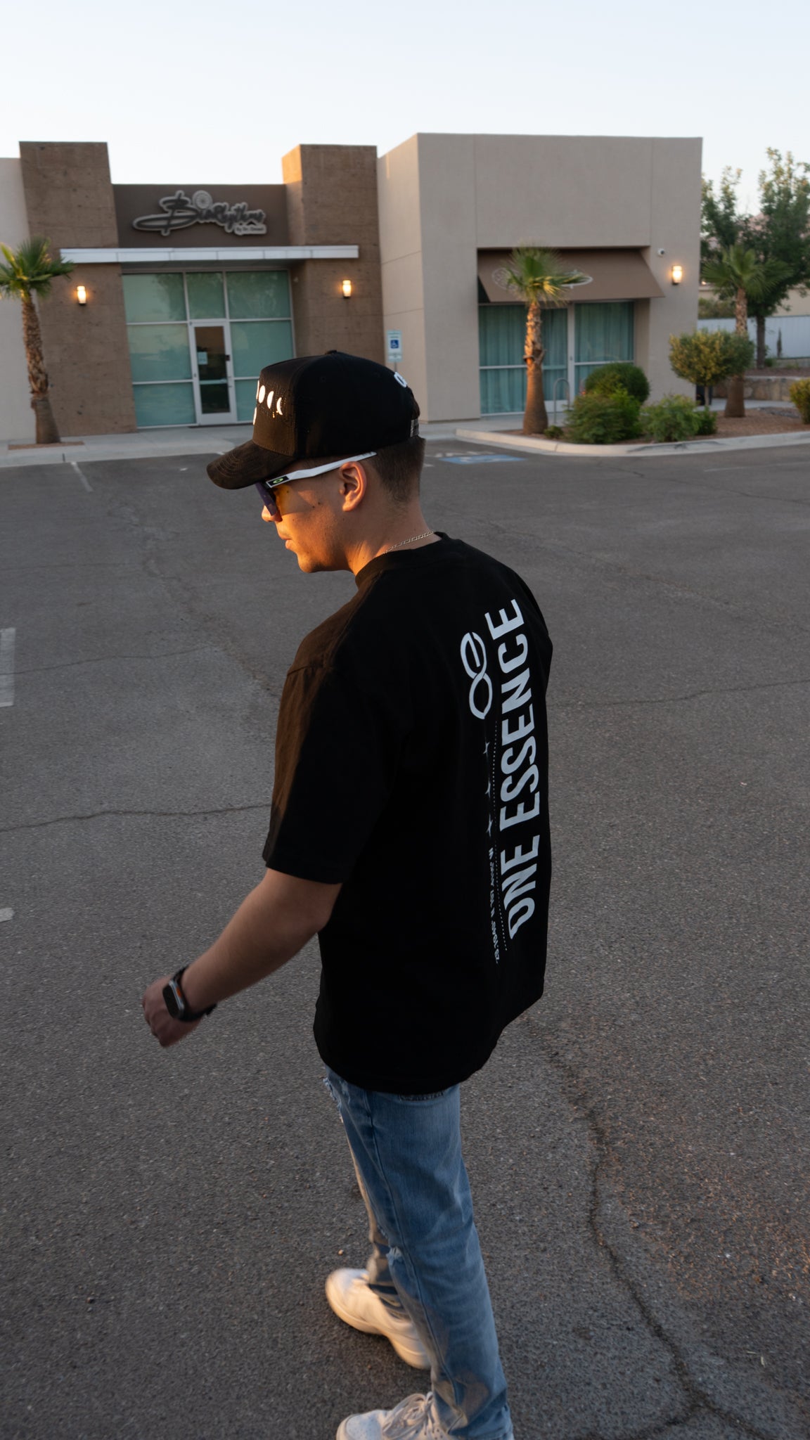 ONE ESSENCE TEE